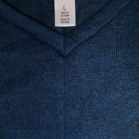 Cute bluish color, last pic closest to true color. The first pic is more blue - Picture 3 of 5